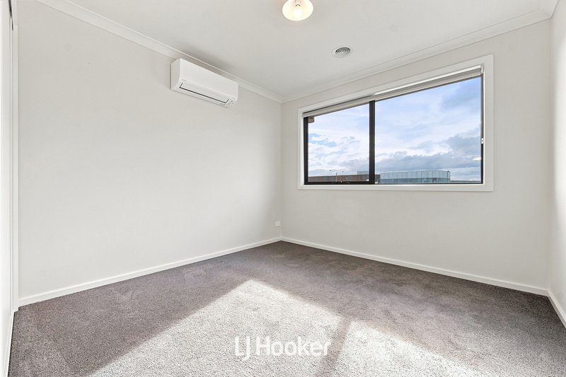 Photo - 45 Guisard Way, Clyde North VIC 3978 - Image 12