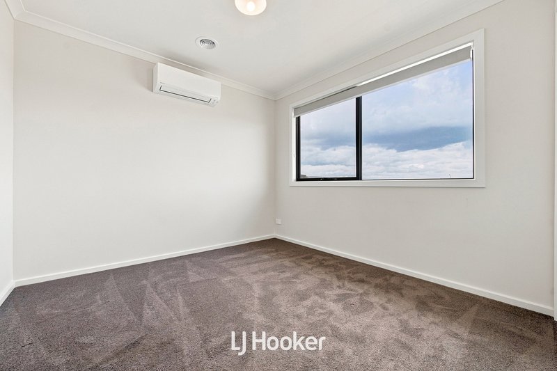 Photo - 45 Guisard Way, Clyde North VIC 3978 - Image 14