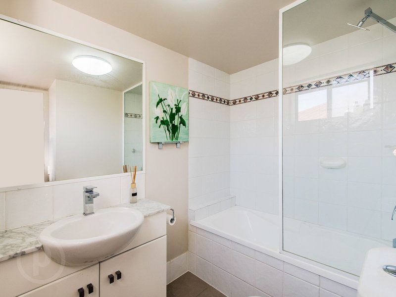 Photo - 45 Harries Rd Harries Road, Coorparoo QLD 4151 - Image 6
