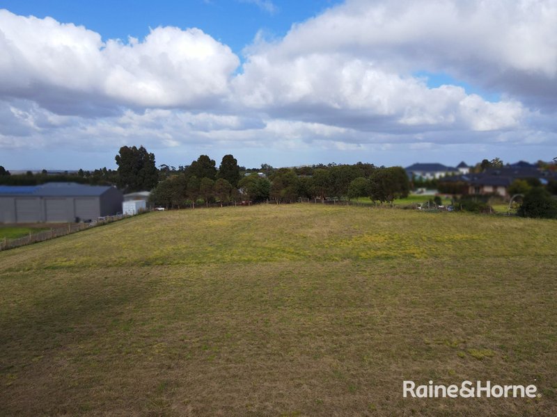 Photo - 45 Highgrove Drive, Sunbury VIC 3429 - Image 5