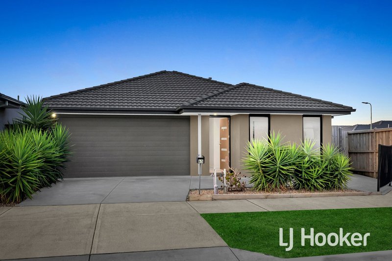 45 Hollywell Road, Clyde North VIC 3978