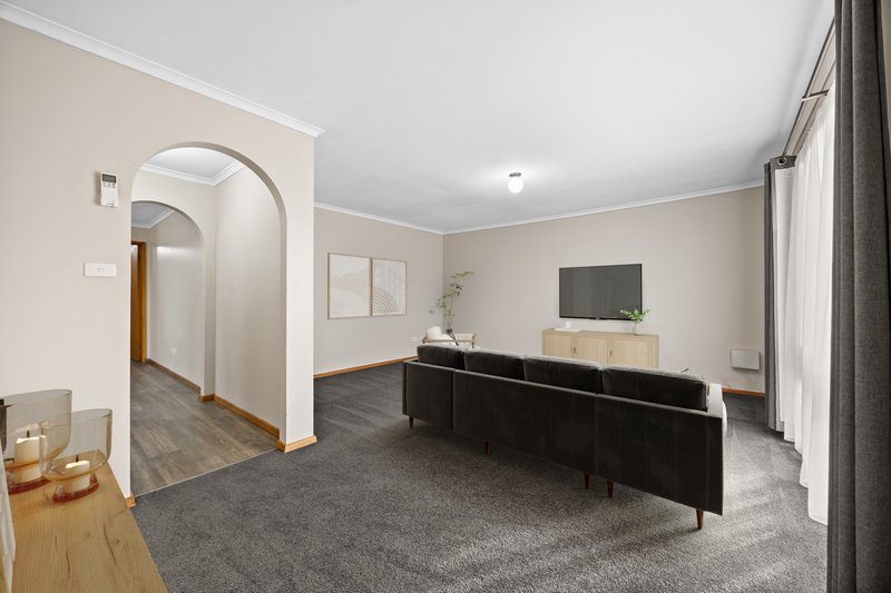 Photo - 45 Iona Drive, Sebastopol VIC 3356 - Image 3