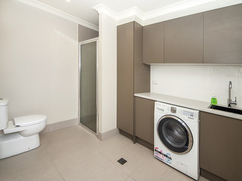 Photo - 45 Jacaranda Drive, Georges Hall NSW 2198 - Image 10