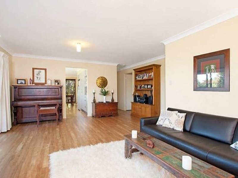 Photo - 45 Jarrahdale Drive, Elanora QLD 4221 - Image 5