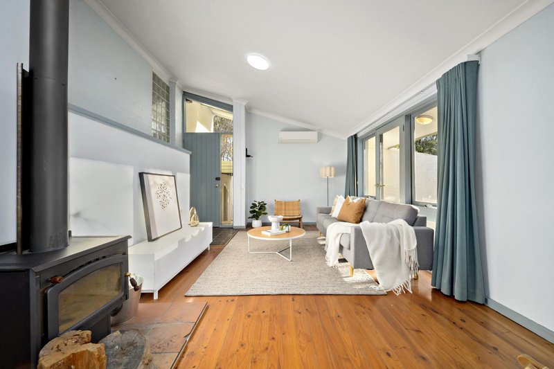 Photo - 45 Kambalda Crescent, Fisher ACT 2611 - Image 3