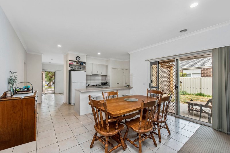 Photo - 45 Lawson Way, Caroline Springs VIC 3023 - Image 5