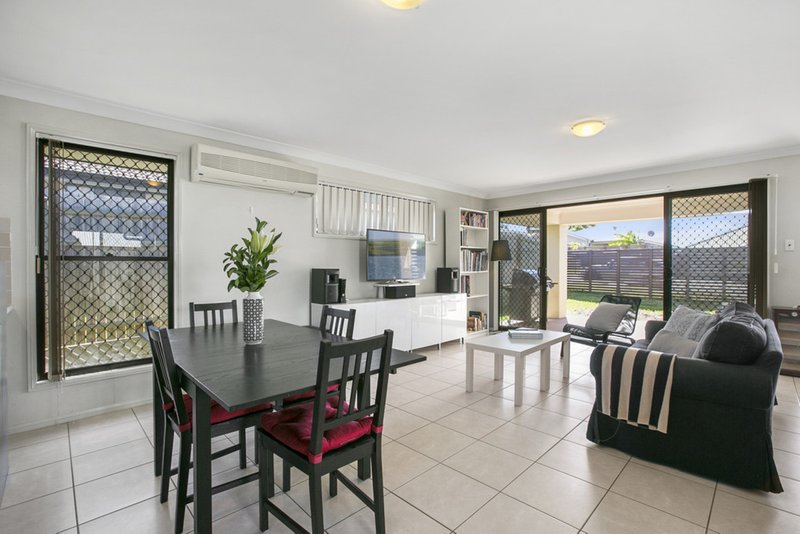 Photo - 45 Lexey Crescent, Wakerley QLD 4154 - Image 2