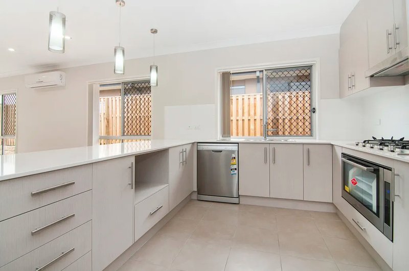 Photo - 45 Longstaff Crescent, Pimpama QLD 4209 - Image 2