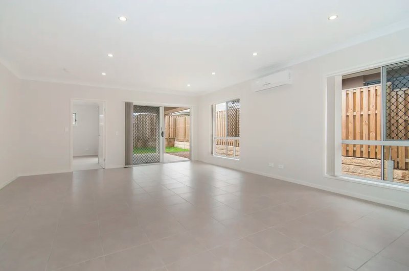 Photo - 45 Longstaff Crescent, Pimpama QLD 4209 - Image 3