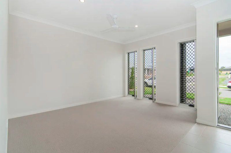 Photo - 45 Longstaff Crescent, Pimpama QLD 4209 - Image 4