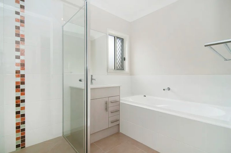 Photo - 45 Longstaff Crescent, Pimpama QLD 4209 - Image 6