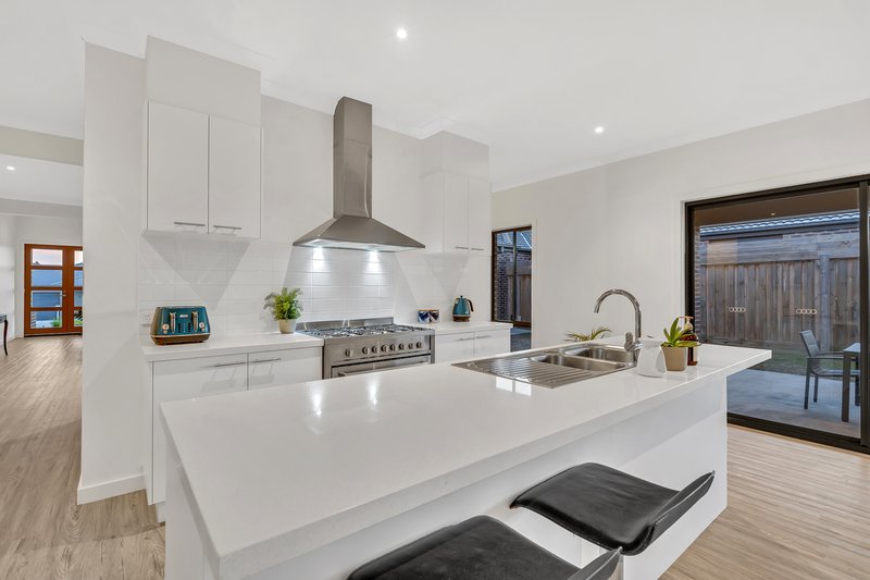 Photo - 45 Lucknow Drive, Beveridge VIC 3753 - Image 9