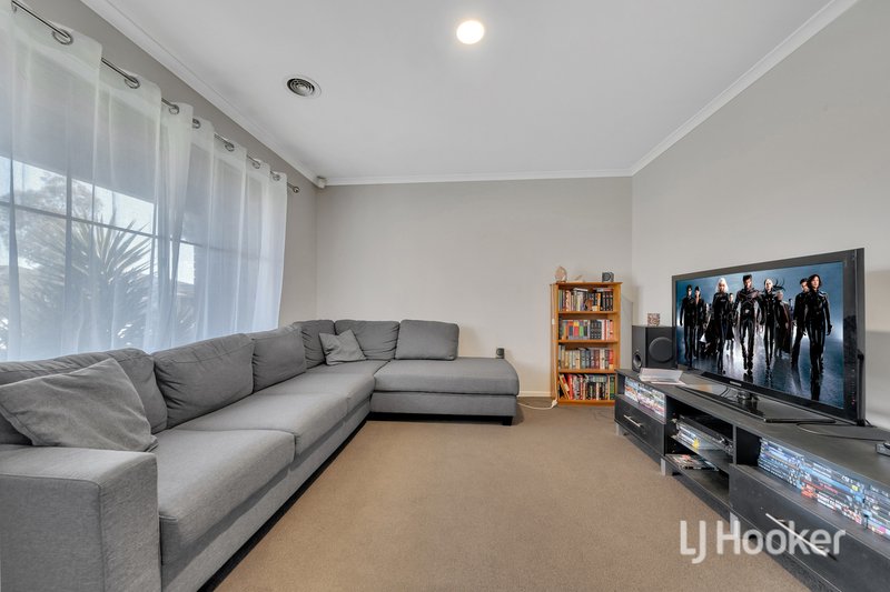 Photo - 45 Miralie Way, Cranbourne West VIC 3977 - Image 2