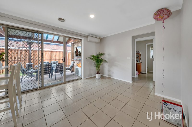 Photo - 45 Miralie Way, Cranbourne West VIC 3977 - Image 5