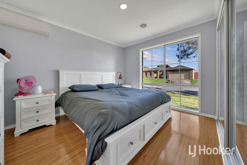 Photo - 45 Miralie Way, Cranbourne West VIC 3977 - Image 6