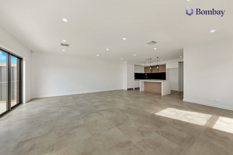 Photo - 45 Nobility Road, Craigieburn VIC 3064 - Image 3