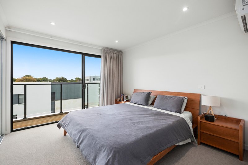 Photo - 45 Pallisades Boulevard, Cheltenham VIC 3192 - Image 12