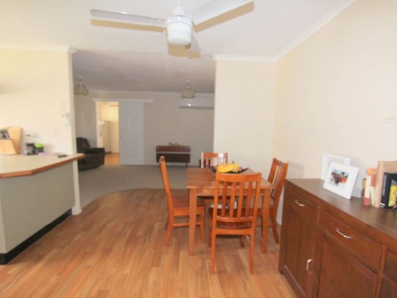 Photo - 45 Park Avenue, Emerald QLD 4720 - Image 5