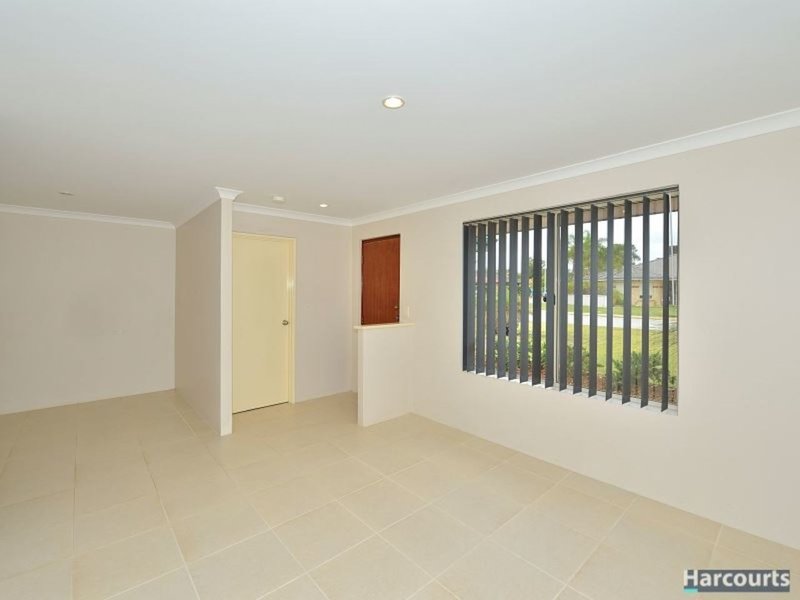 Photo - 45 Pentland Crescent, Dudley Park WA 6210 - Image 4