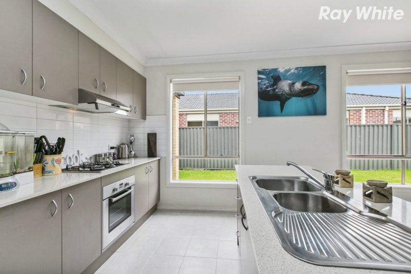 Photo - 45 Pomegranate Way, Pakenham VIC 3810 - Image 2