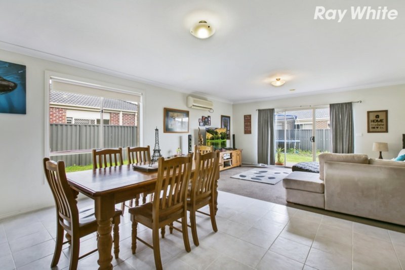 Photo - 45 Pomegranate Way, Pakenham VIC 3810 - Image 3