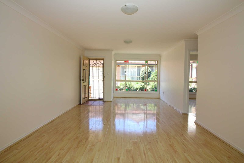 Photo - 4/5 Railway Street, Old Guildford NSW 2161 - Image 5