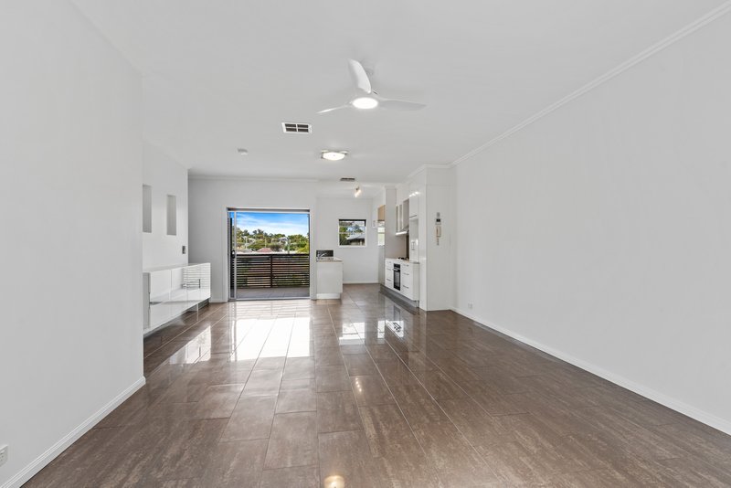 Photo - 4/5 Redarc Street, Fairfield QLD 4103 - Image 3