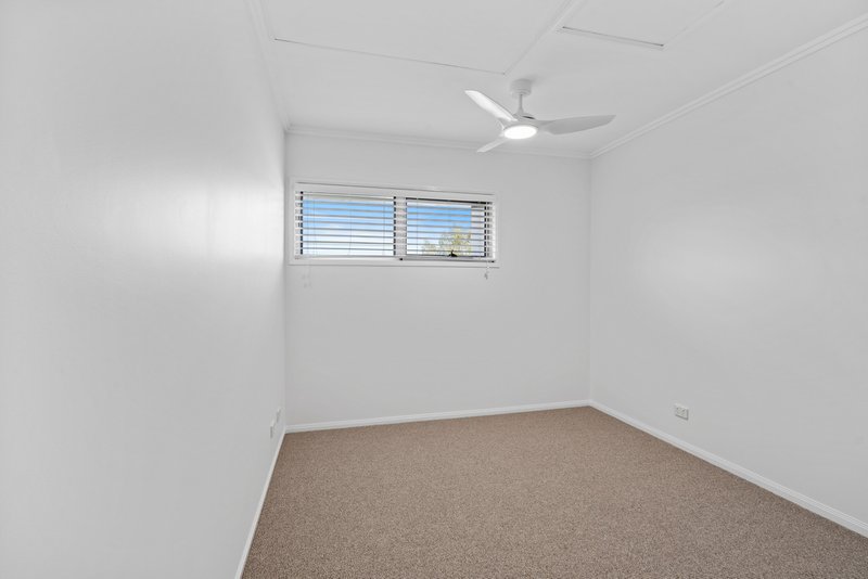Photo - 4/5 Redarc Street, Fairfield QLD 4103 - Image 7