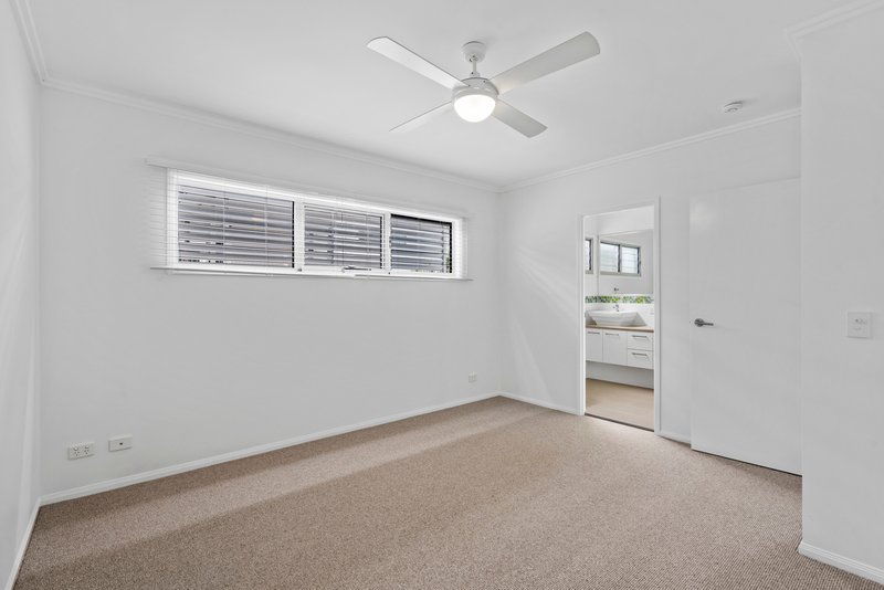 Photo - 4/5 Redarc Street, Fairfield QLD 4103 - Image 9