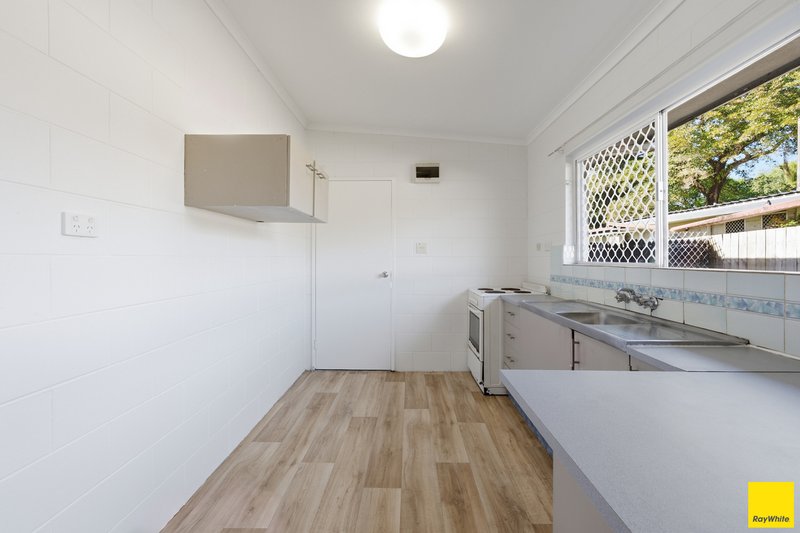 Photo - 4/5 Sandown Close, Woree QLD 4868 - Image 6