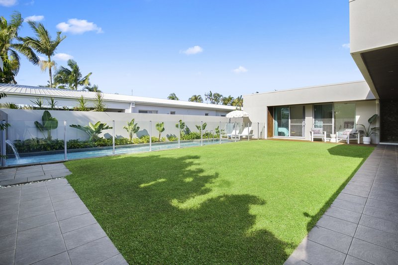 Photo - 45 Savoy Drive, Broadbeach Waters QLD 4218 - Image 6