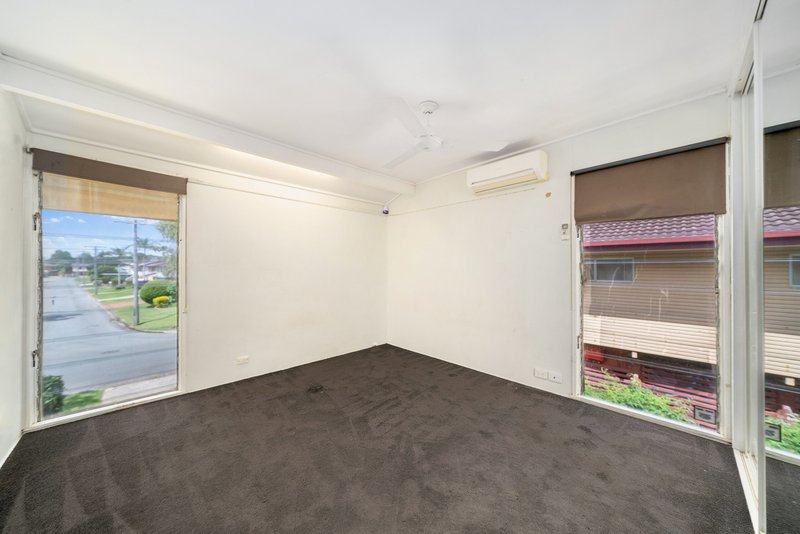 Photo - 45 Shakespeare Parade, Strathpine QLD 4500 - Image 11