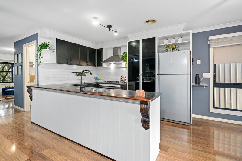 Photo - 45 The Lakes Boulevard, South Morang VIC 3752 - Image 3