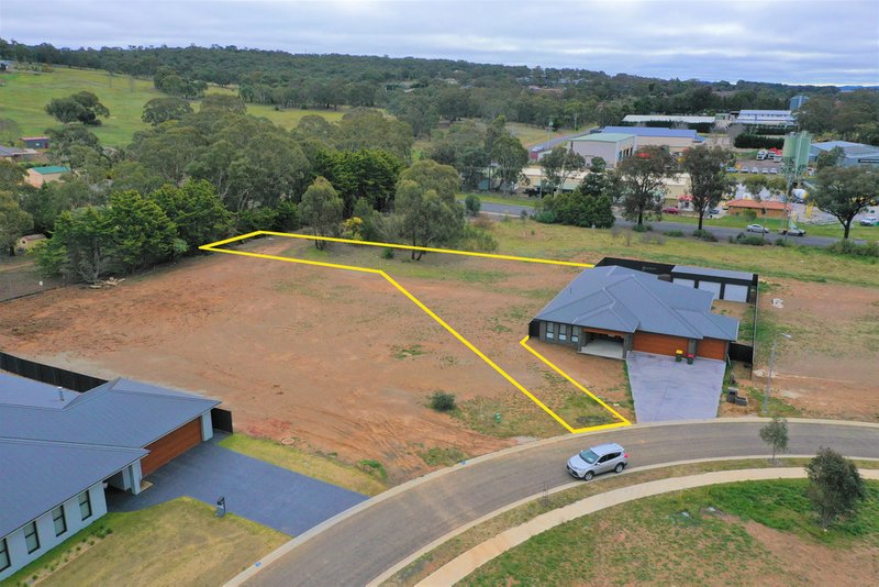 Photo - 45 Theatre Drive, Goulburn NSW 2580 - Image 2