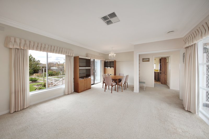 Photo - 45 Valkstone Street, Bentleigh East VIC 3165 - Image 3