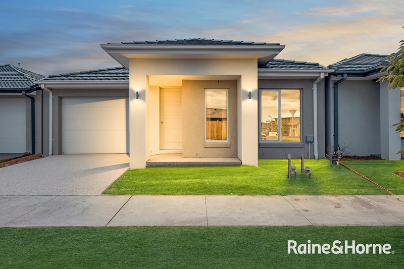 45 Volunteer Avenue, Cranbourne South VIC 3977