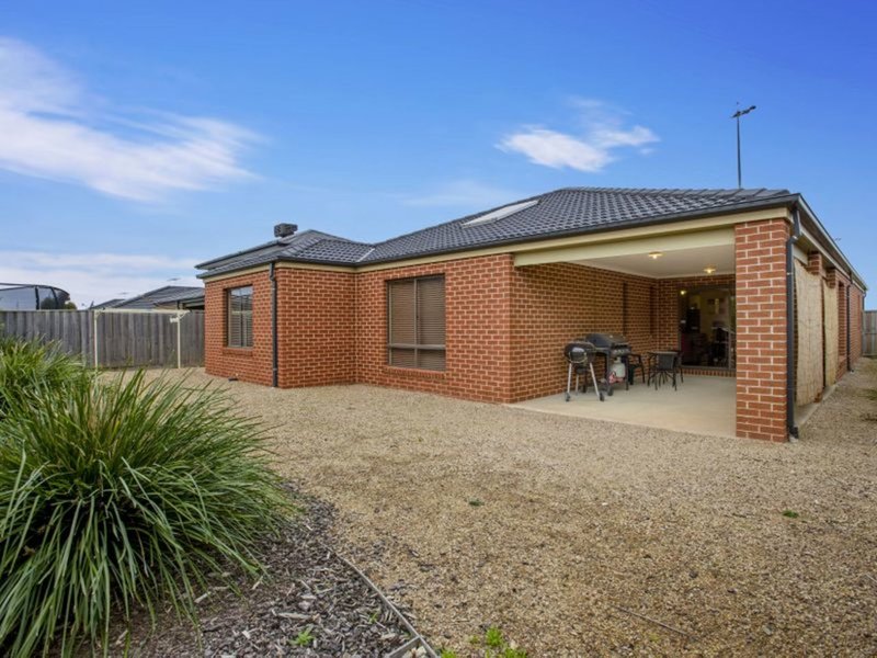 Photo - 45 Waiben Crescent, Point Cook VIC 3030 - Image 8