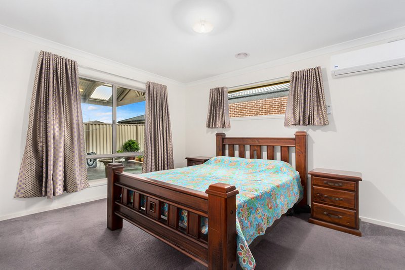 Photo - 45 Warbler Street, Pakenham VIC 3810 - Image 6