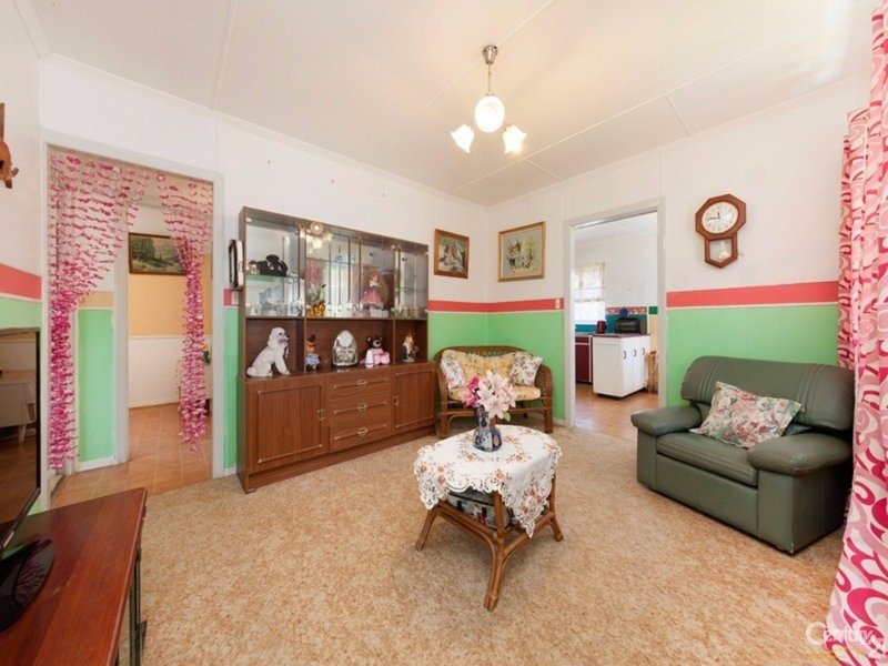 Photo - 45 Wondall Road, Wynnum West QLD 4178 - Image 2