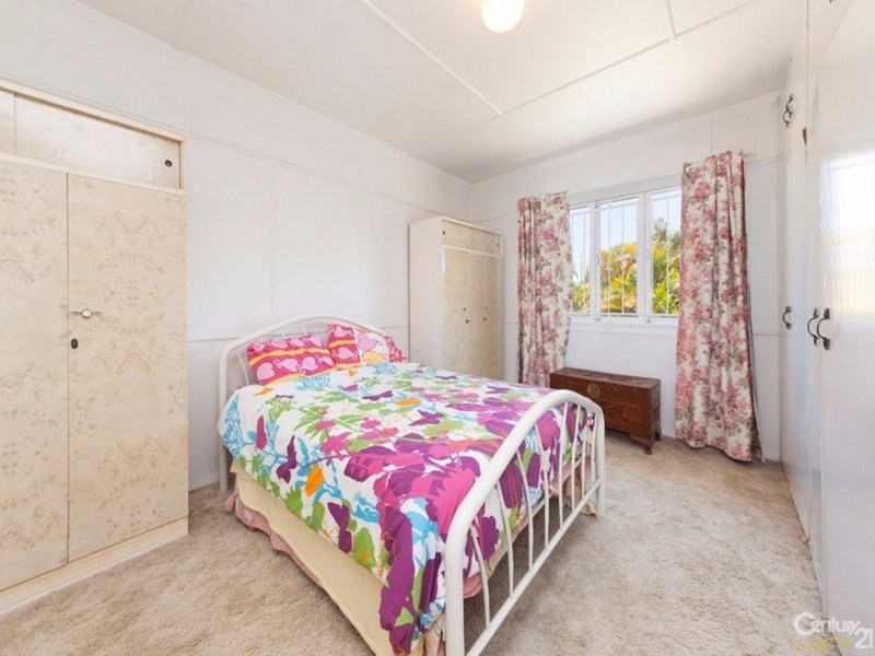 Photo - 45 Wondall Road, Wynnum West QLD 4178 - Image 6