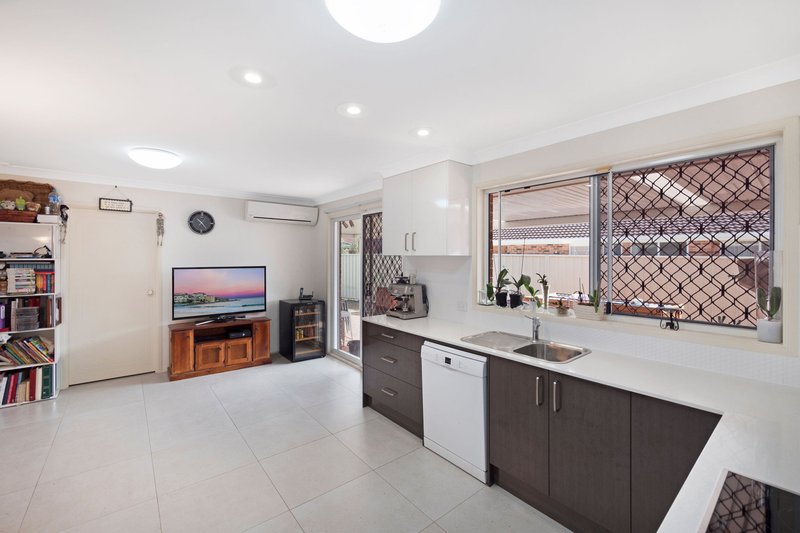 Photo - 45 Woodbury Park Drive, Mardi NSW 2259 - Image 5