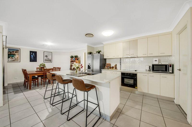 Photo - 45 Woodland Court, Kirkwood QLD 4680 - Image 4