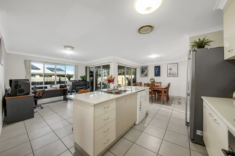 Photo - 45 Woodland Court, Kirkwood QLD 4680 - Image 5