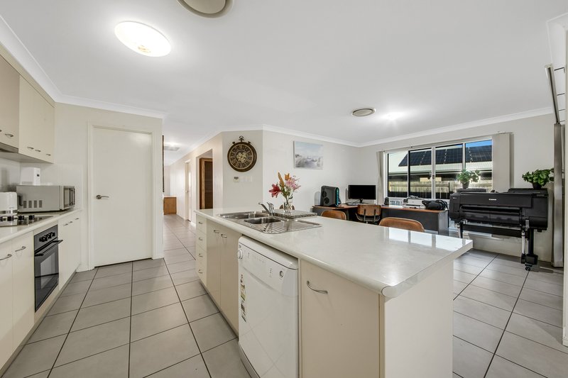 Photo - 45 Woodland Court, Kirkwood QLD 4680 - Image 7