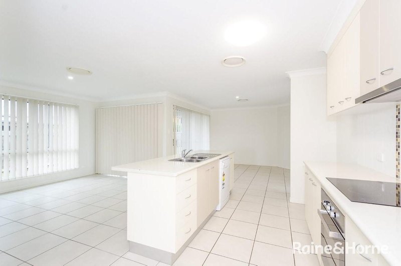 Photo - 45 Woodland Court, Kirkwood QLD 4680 - Image 2