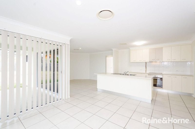 Photo - 45 Woodland Court, Kirkwood QLD 4680 - Image 3