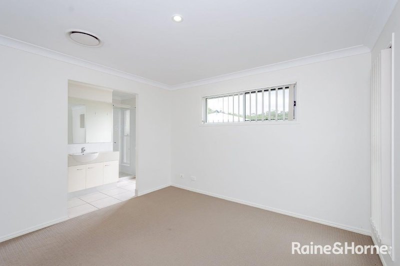 Photo - 45 Woodland Court, Kirkwood QLD 4680 - Image 6