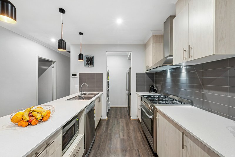 Photo - 45 Wright Circuit, Fraser Rise VIC 3336 - Image 3