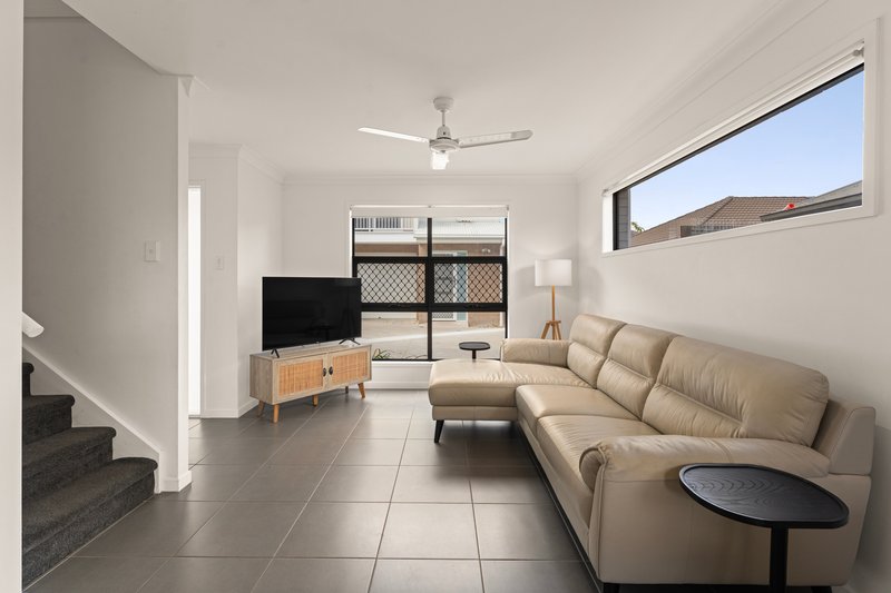 Photo - 4/5 Wyatt Crescent, Mango Hill QLD 4509 - Image 4