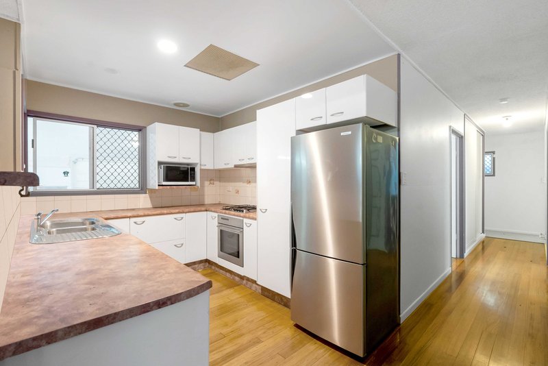 Photo - 451-453 Mccoombe Street, Mooroobool QLD 4870 - Image 4